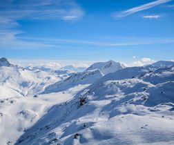 Schweizer Berglandschaft im Winter